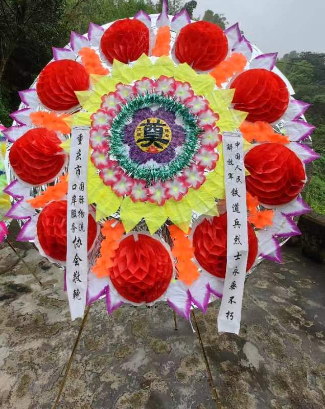 缅怀革命先烈  弘扬铁兵精 ——铁道兵重庆烈士陵园清明扫墓记实 (图4)