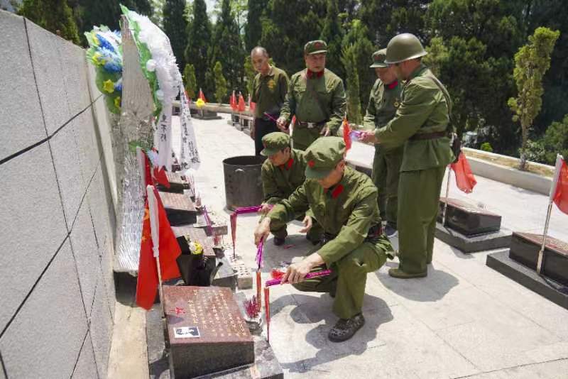缅怀英烈，铭记历史—广西百色那坡县自卫反击战烈士陵园扫墓记(图3)