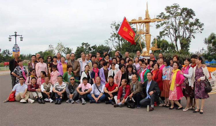 成昆铁路边追部队的孩子们(图1)