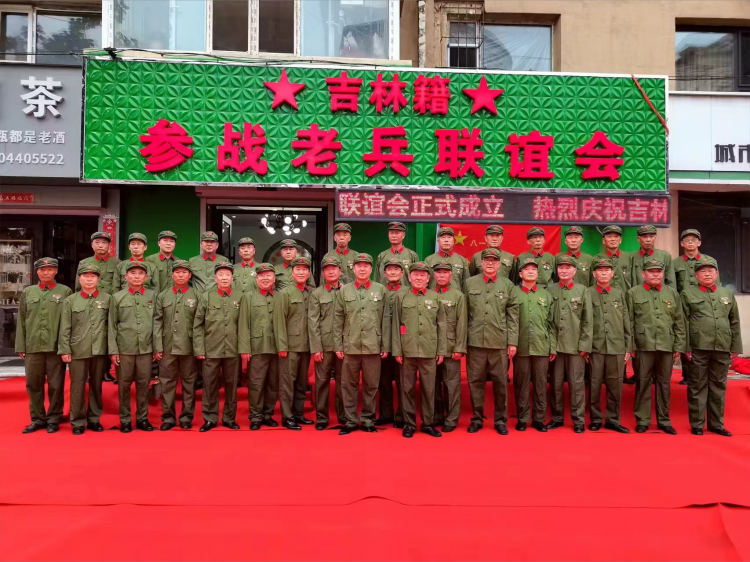 一对领章二面战旗(图2)