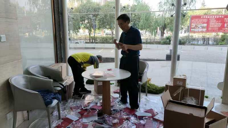 夸夸前方帅小伙(图1)