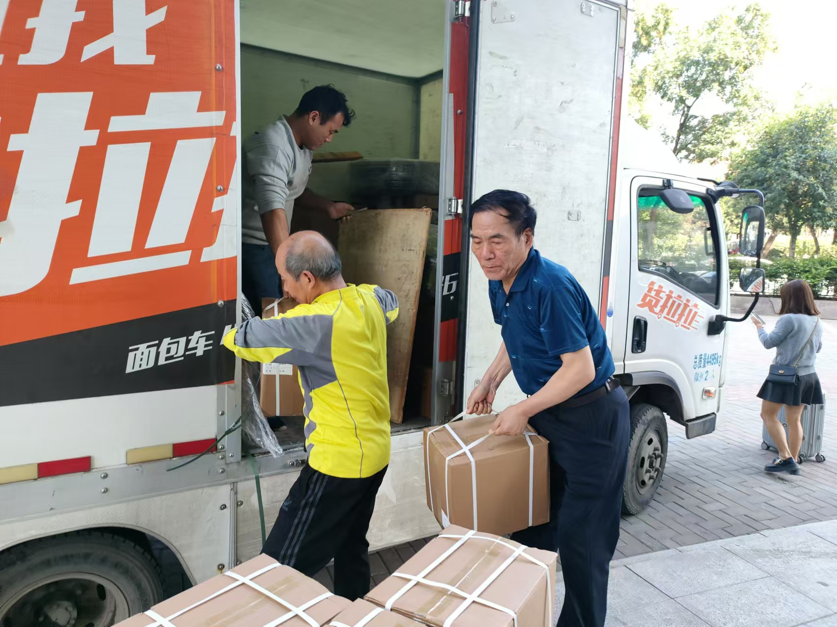 夸夸前方帅小伙(图4)