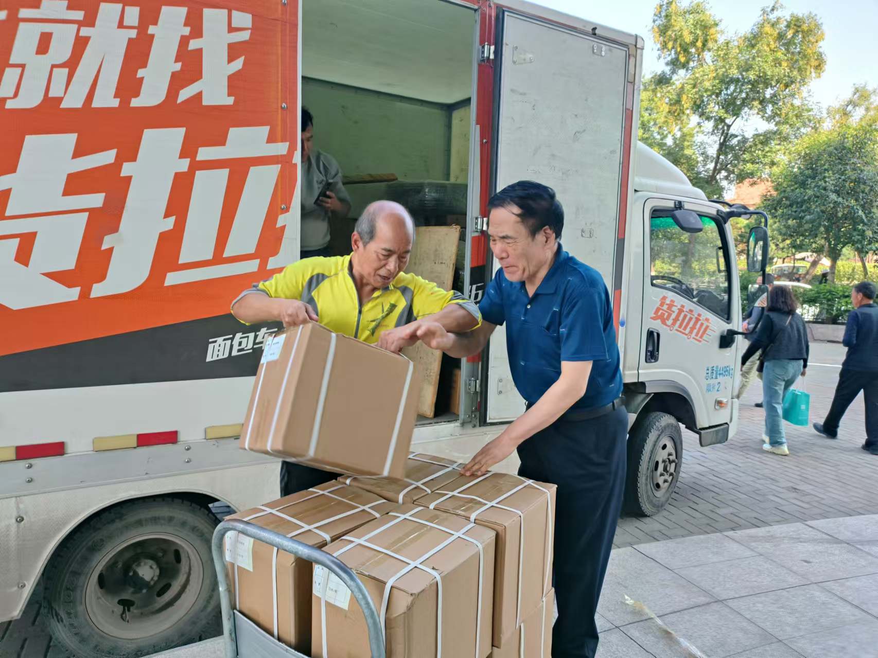 夸夸前方帅小伙(图5)