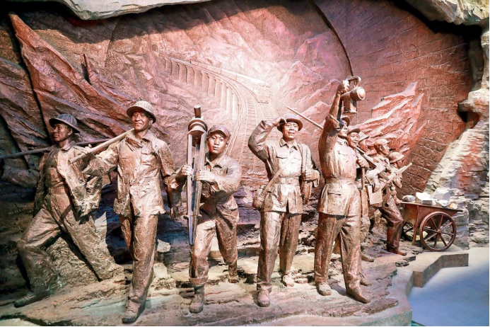 参观新开馆的铁道兵博物馆(图1) 参观新开馆的铁道兵博物馆(图1)