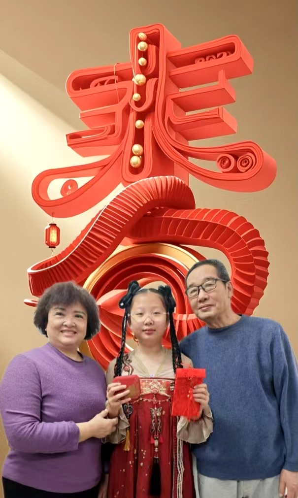 “顺风耳”奶奶(图1)