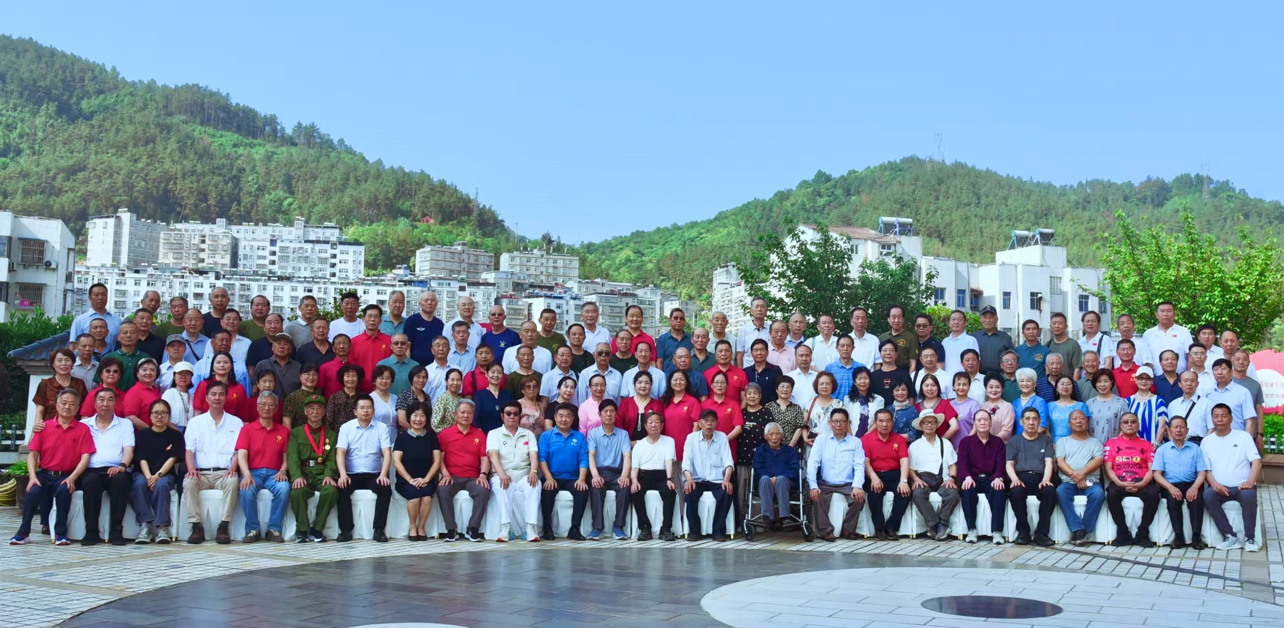 怕你笑我，浅浅的眼窝(图1)