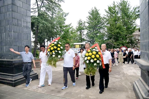 祭襄渝铁路英烈赋(图1)
