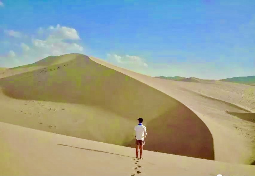 我在戈壁过“八一”(图1)