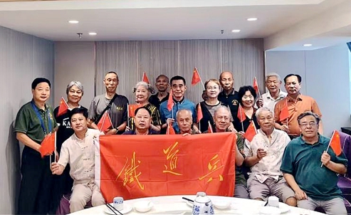 铁兵深情庆“八一”(图1)