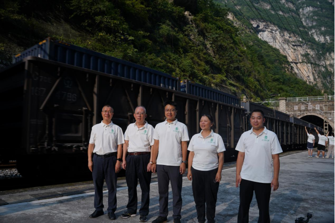 重走成昆路,传承铁兵魂 ————2025年暑期社会实践活动总结报告(下篇)(图7) 重走成昆路,传承铁兵魂 ————2025年暑期社会实践活动总结报告(下篇)(图7)