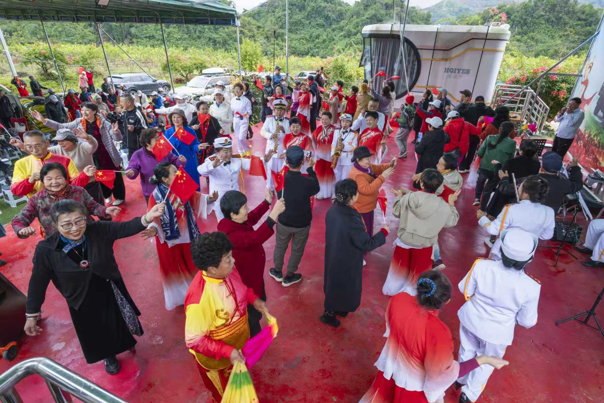 巴马铁兵之家养生生态农场举办“2026元旦新巴马联谊会(图5)