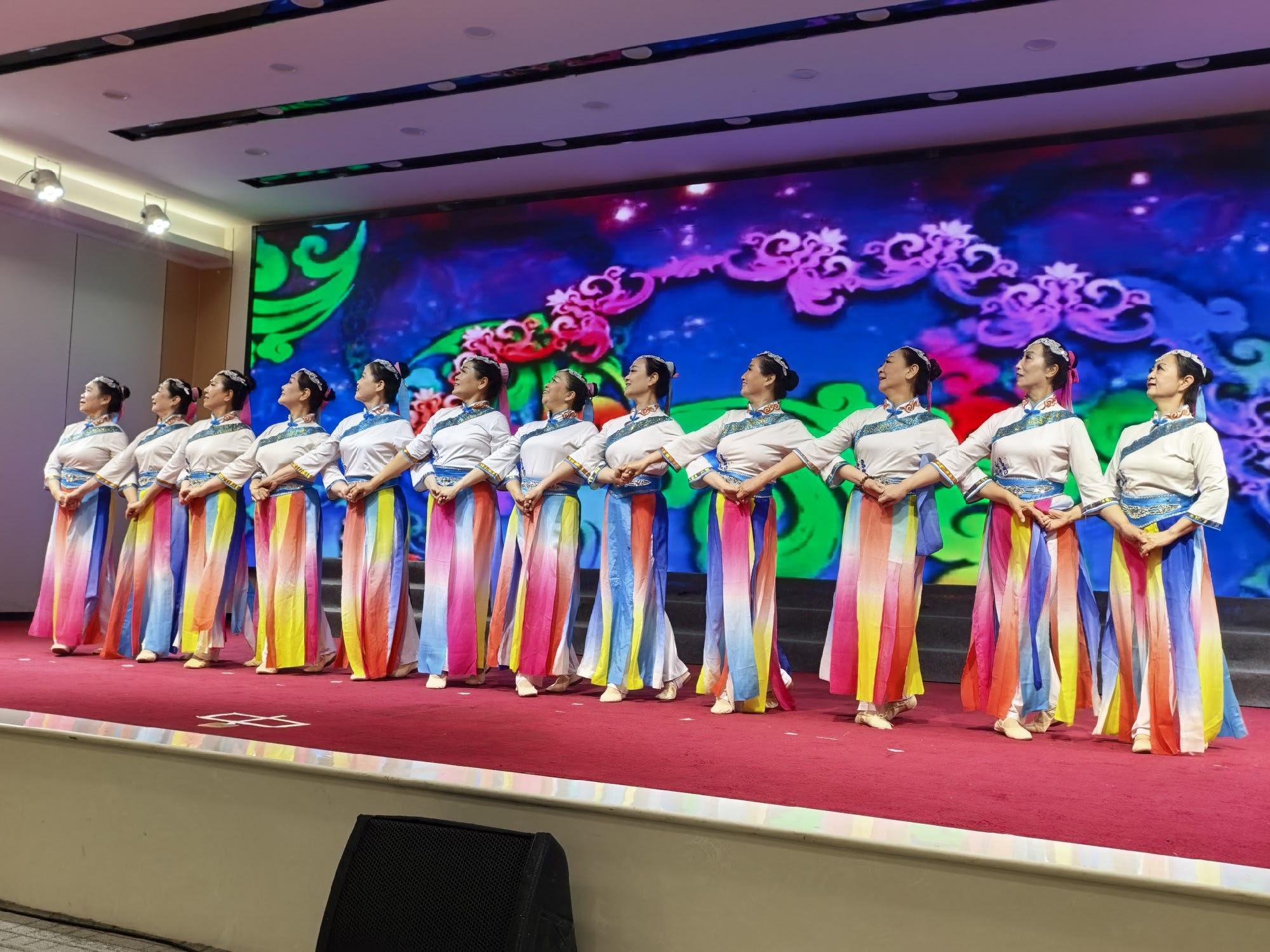 艺术团舞蹈队演出舞蹈《炫舞民风》(图1)