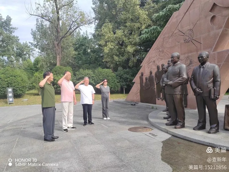 【快讯】铁道兵老战士参观火箭军工程大学(图1) 【快讯】铁道兵老战士参观火箭军工程大学(图1)