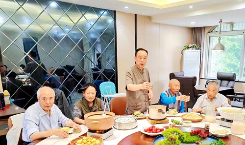 一根藕丝千斤重,一张圆桌万古情——铁十一局十八位老兵的"月朔之约"与铁道兵魂(图1) 一根藕丝千斤重,一张圆桌万古情——铁十一局十八位老兵的"月朔之约"与铁道兵魂(图1)