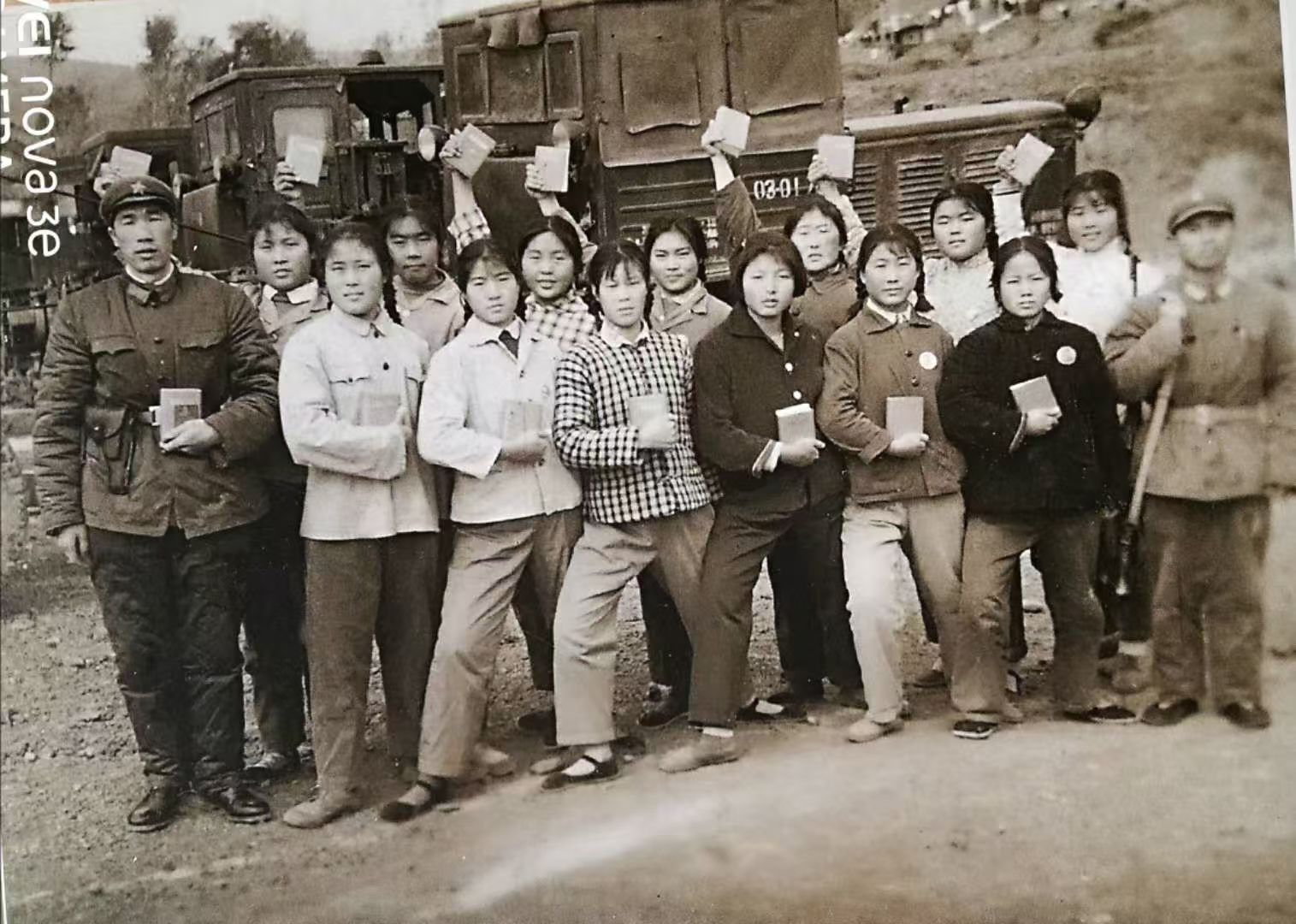 军代表周登高 (图1) 军代表周登高 (图1)