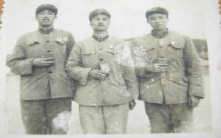 两张旧照一段情