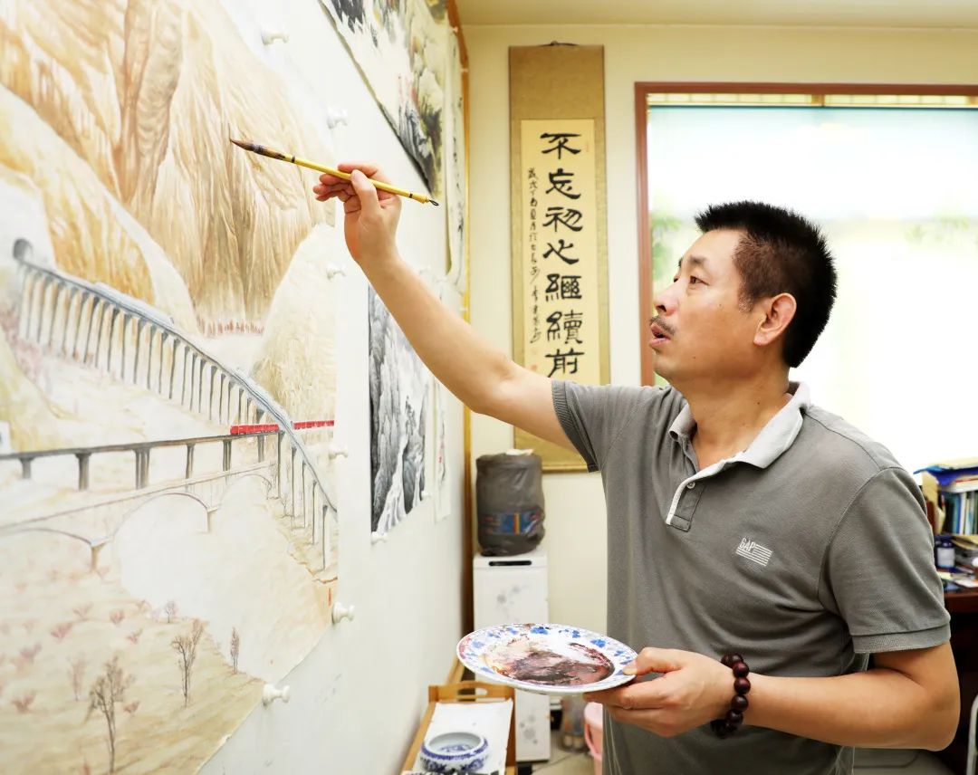 中华全国铁路总工会公布了第九批“火车头职工艺术家”4名铁建职工榜上有名。(图1)