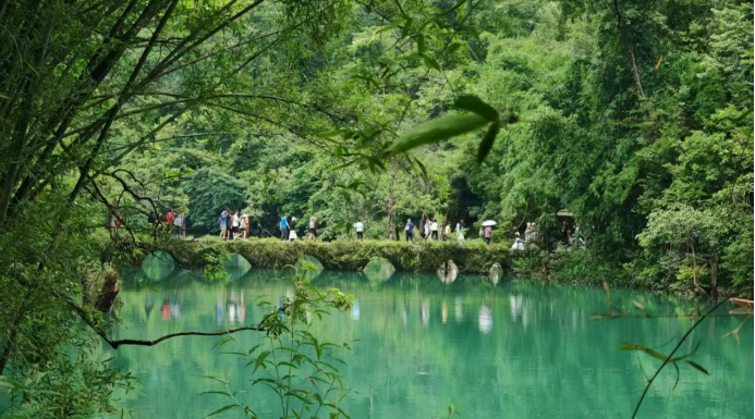 银河在这里留下一泓泉(图1)