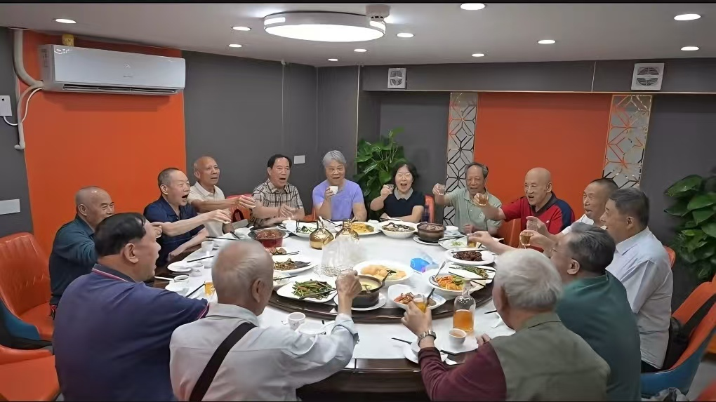 相聚彩虹桥  欢度五一节 (图3)