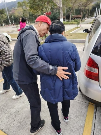 你照顾我四十年，我侍候你后半生(图5)