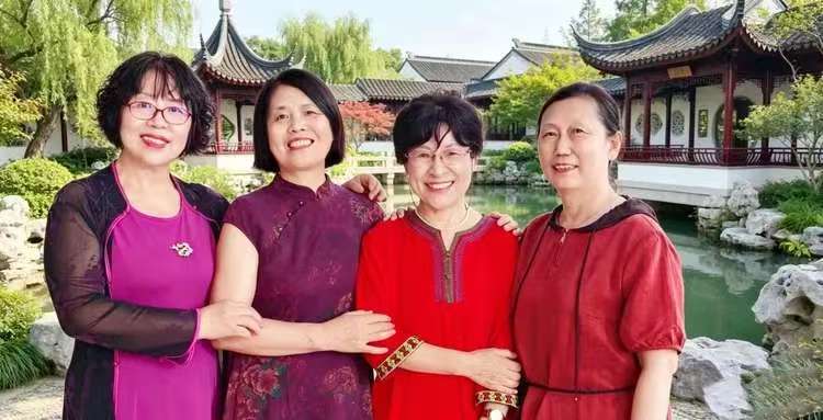 亥娃四姐妹赛特奥莱如约相聚(图3) 亥娃四姐妹赛特奥莱如约相聚(图3)