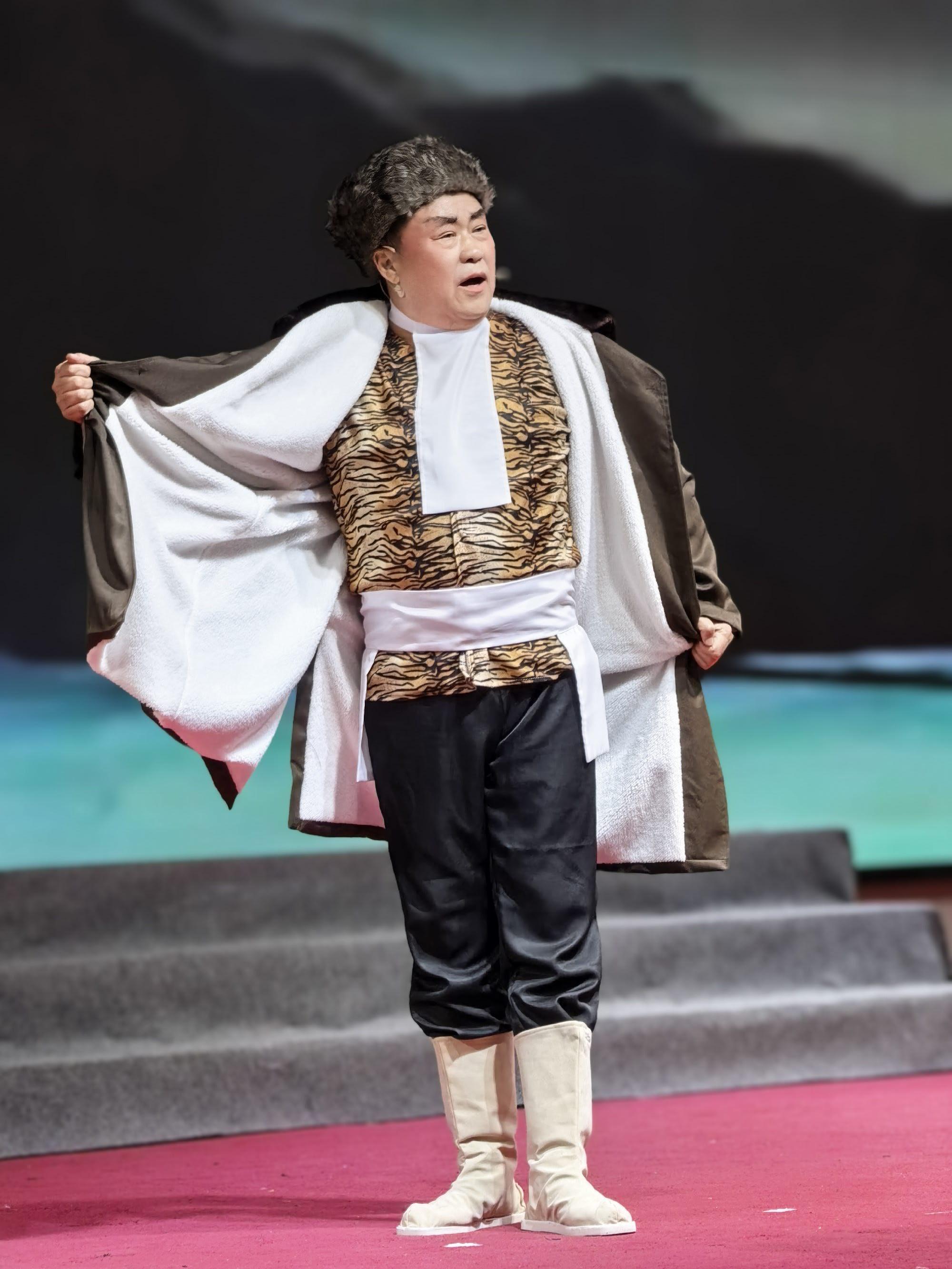 马文彪演唱京剧《智取威虎山》选段“胸有朝阳”(图1)