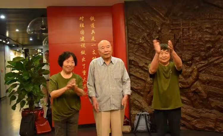 铁道兵战友网在铁道兵纪念馆举行英雄铁道兵丛书《不朽的军魂》两卷新书赠书仪式纪实掠影(图3)