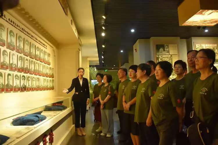 铁道兵战友网在铁道兵纪念馆举行英雄铁道兵丛书《不朽的军魂》两卷新书赠书仪式纪实掠影(图6)
