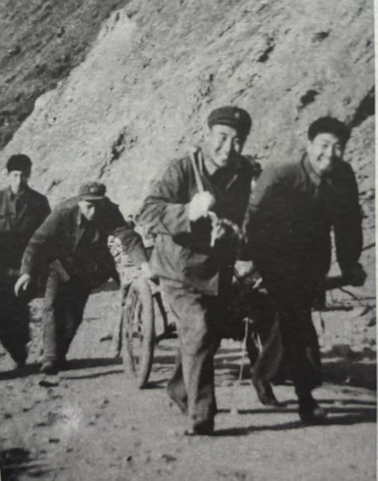 也说“我的团长我的团”  (图2)